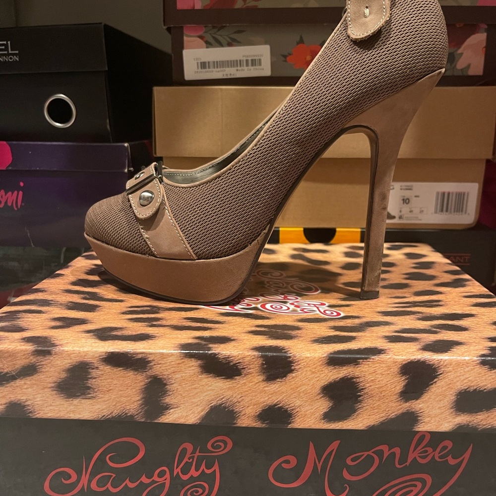 Military style stiletto